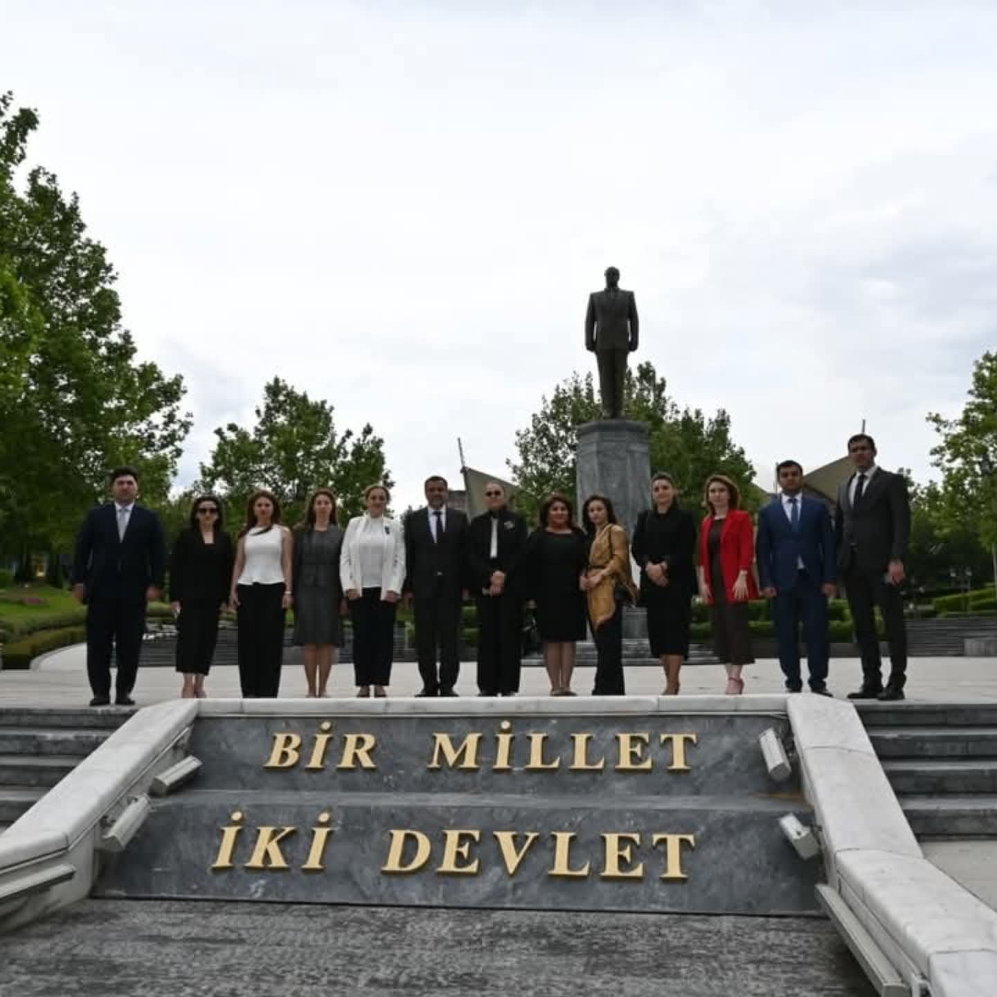 Azərbaycan nümayəndə heyəti Ankarada Ulu Öndər Heydər Əliyev Parkını və Anıtqəbiri ziyarət edib.